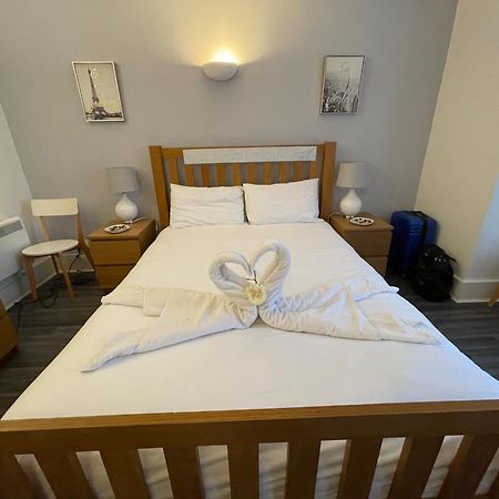 Bournemouth Hot Tub & Sauna Holiday Let Buitenkant foto