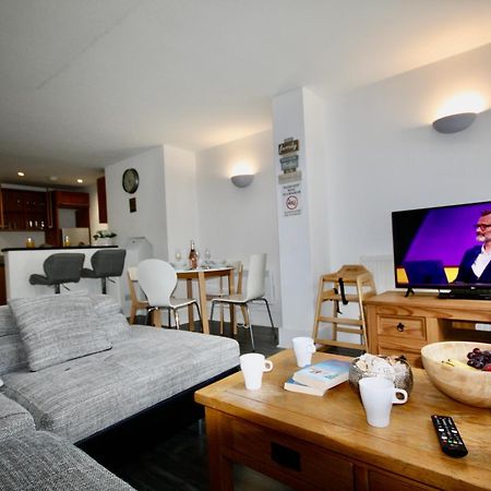 Bournemouth Hot Tub & Sauna Holiday Let Buitenkant foto