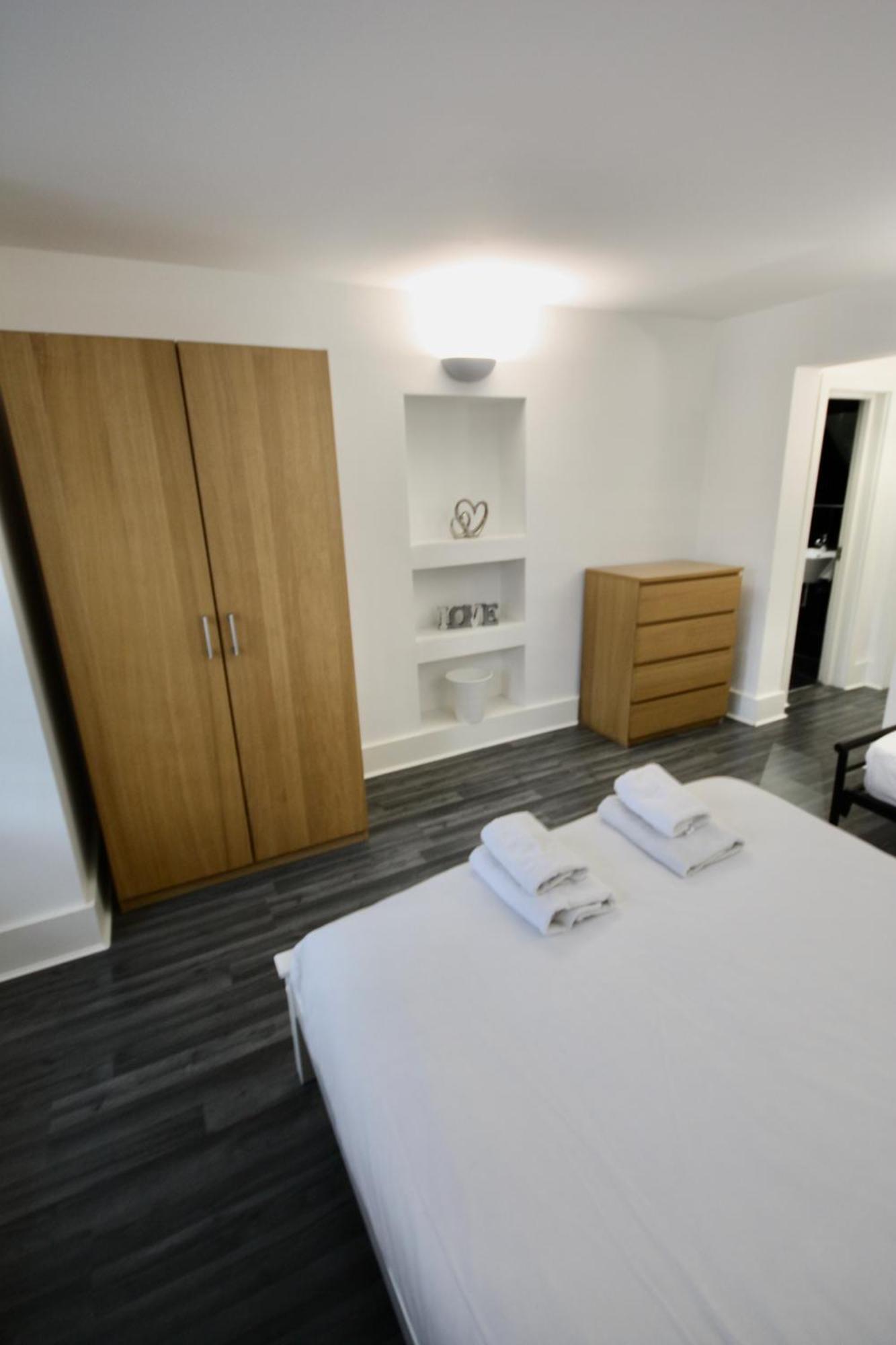 Bournemouth Hot Tub & Sauna Holiday Let Buitenkant foto