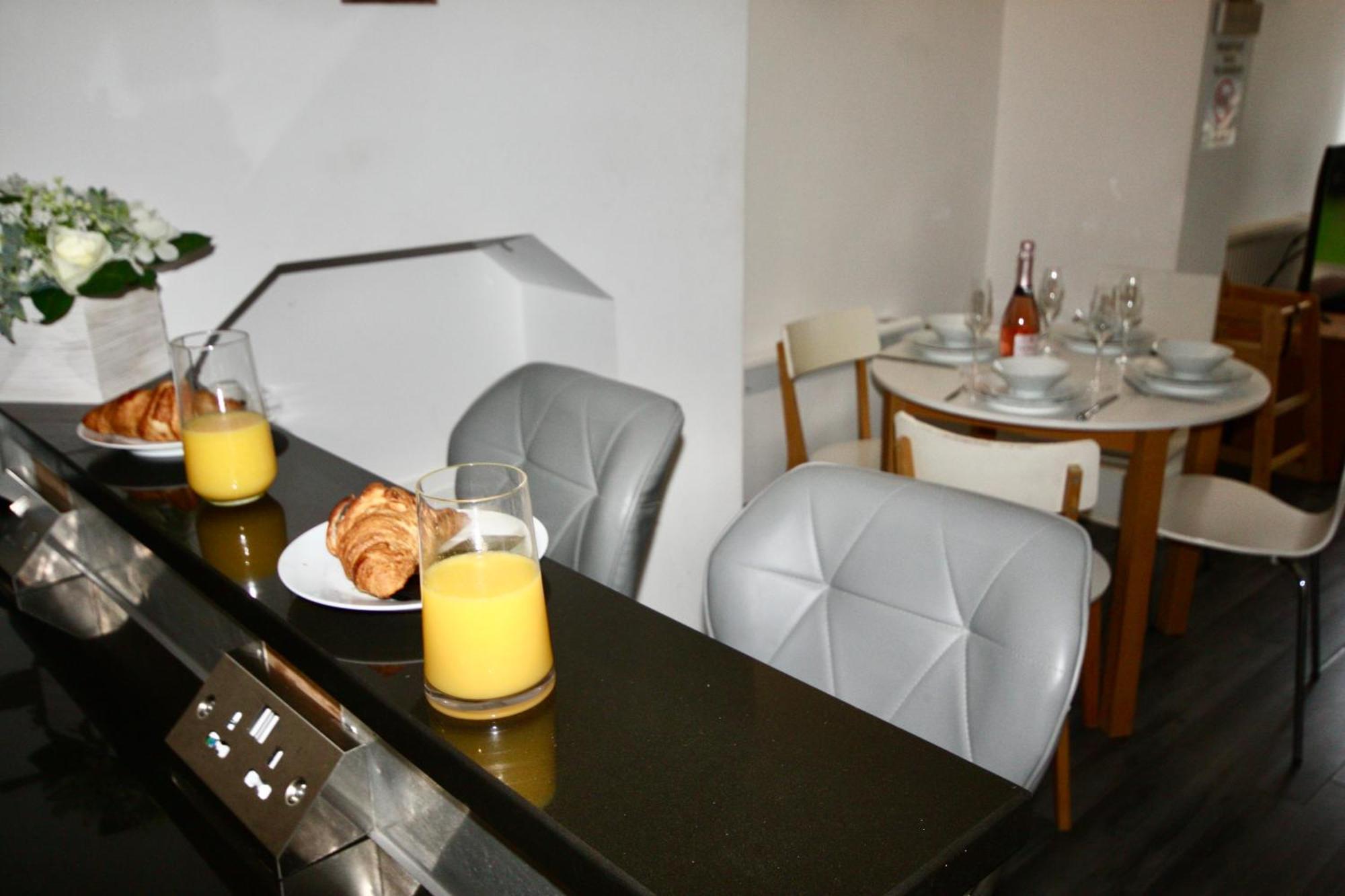 Bournemouth Hot Tub & Sauna Holiday Let Buitenkant foto