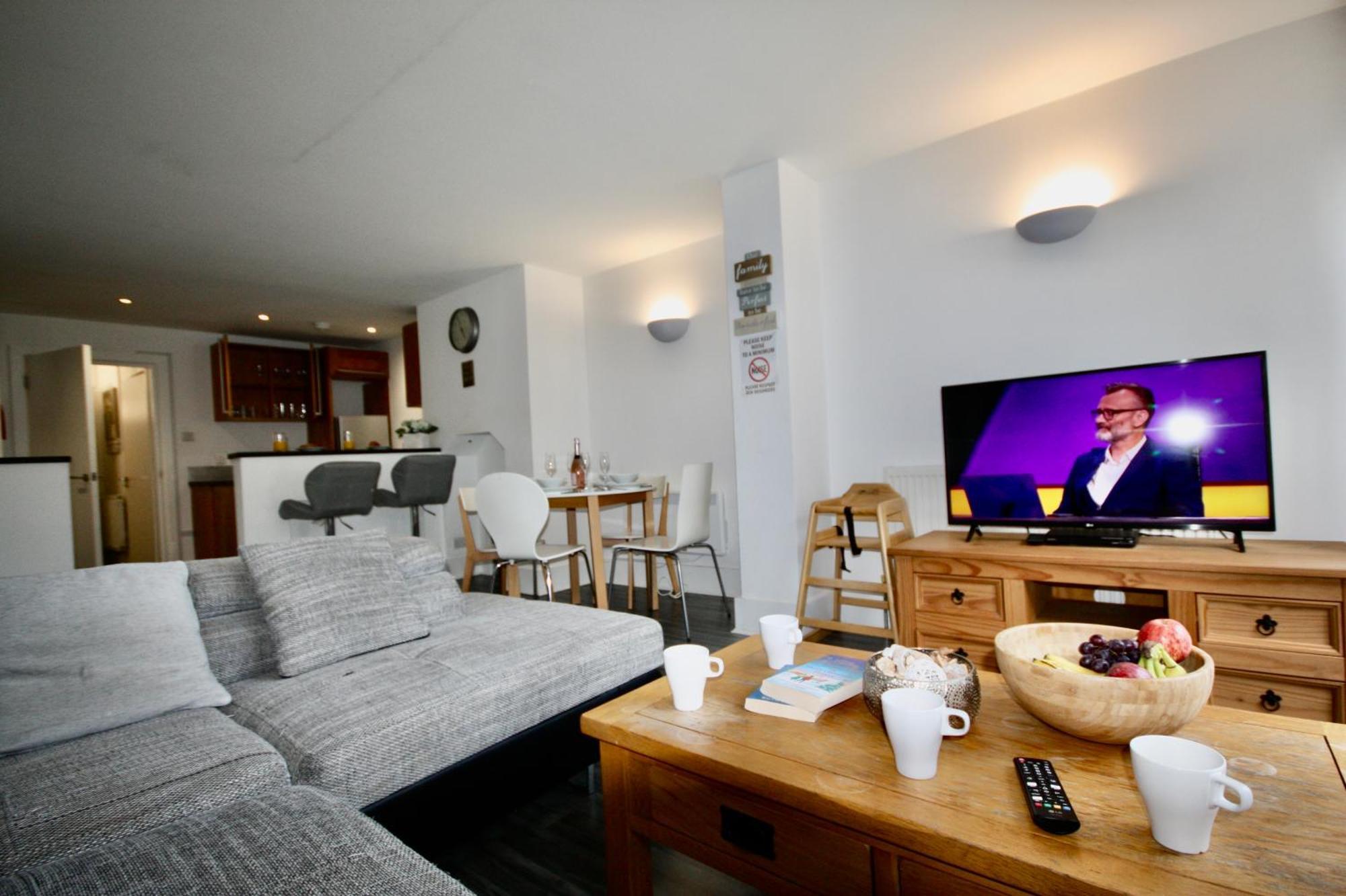 Bournemouth Hot Tub & Sauna Holiday Let Buitenkant foto