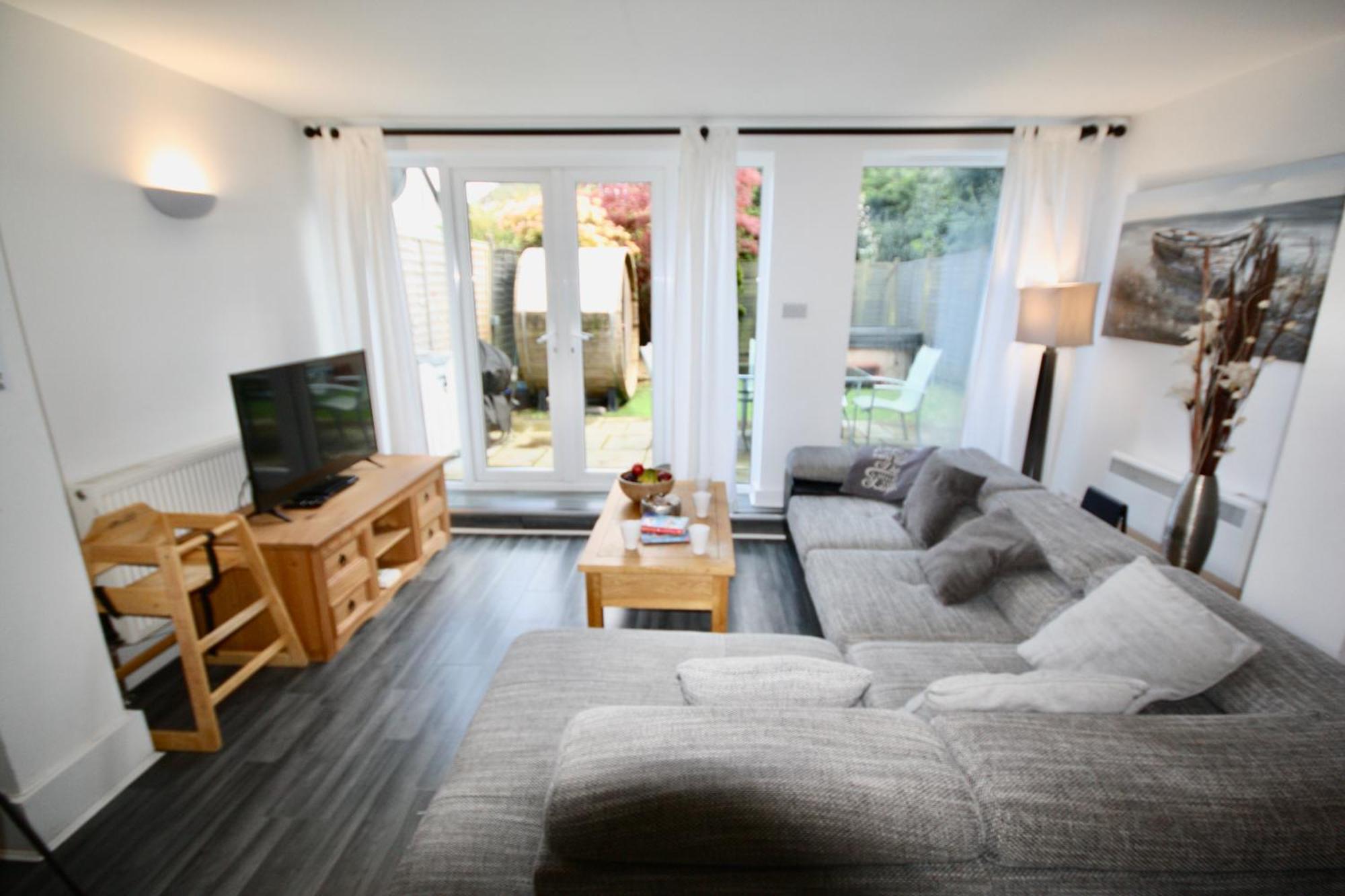 Bournemouth Hot Tub & Sauna Holiday Let Buitenkant foto