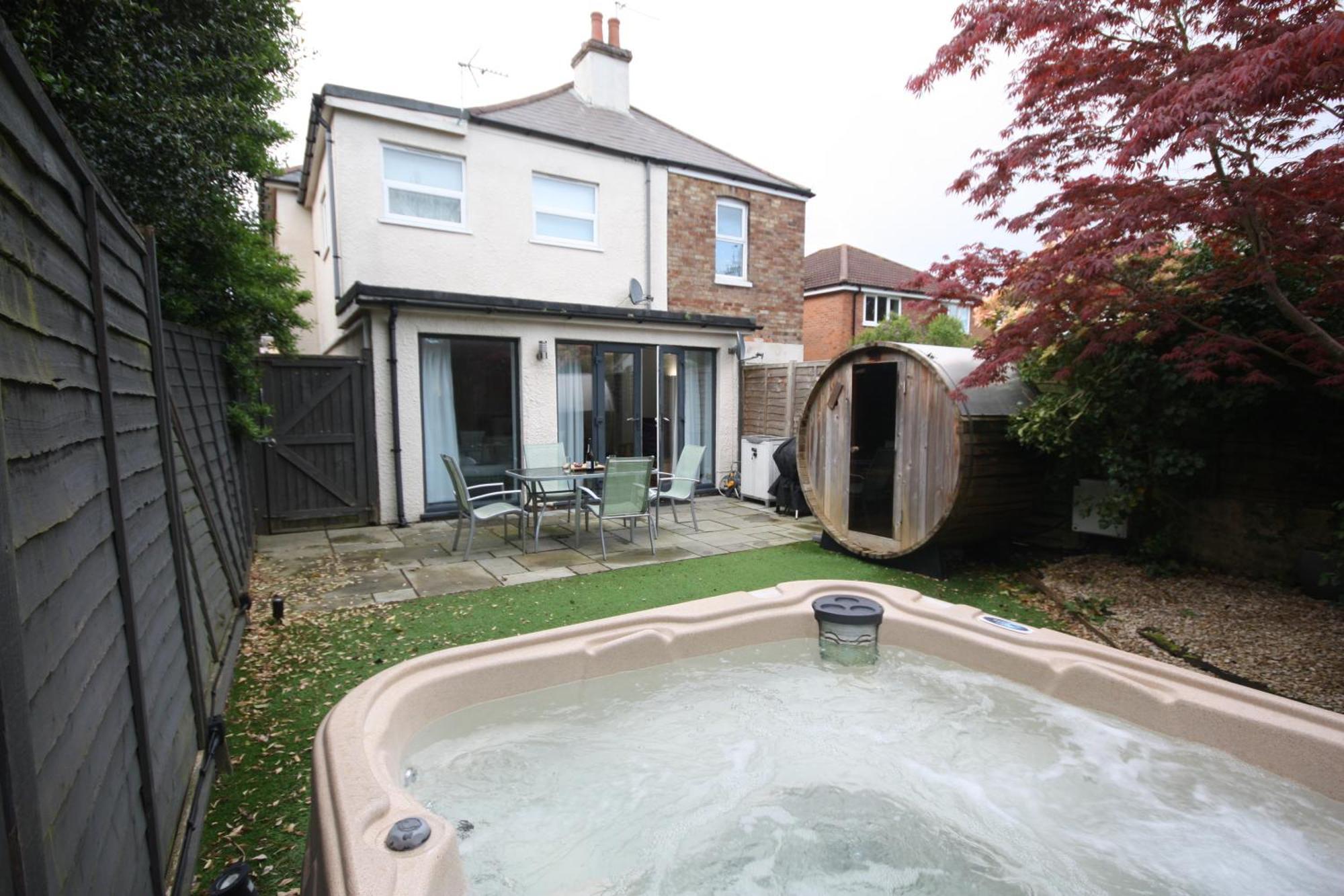 Bournemouth Hot Tub & Sauna Holiday Let Buitenkant foto