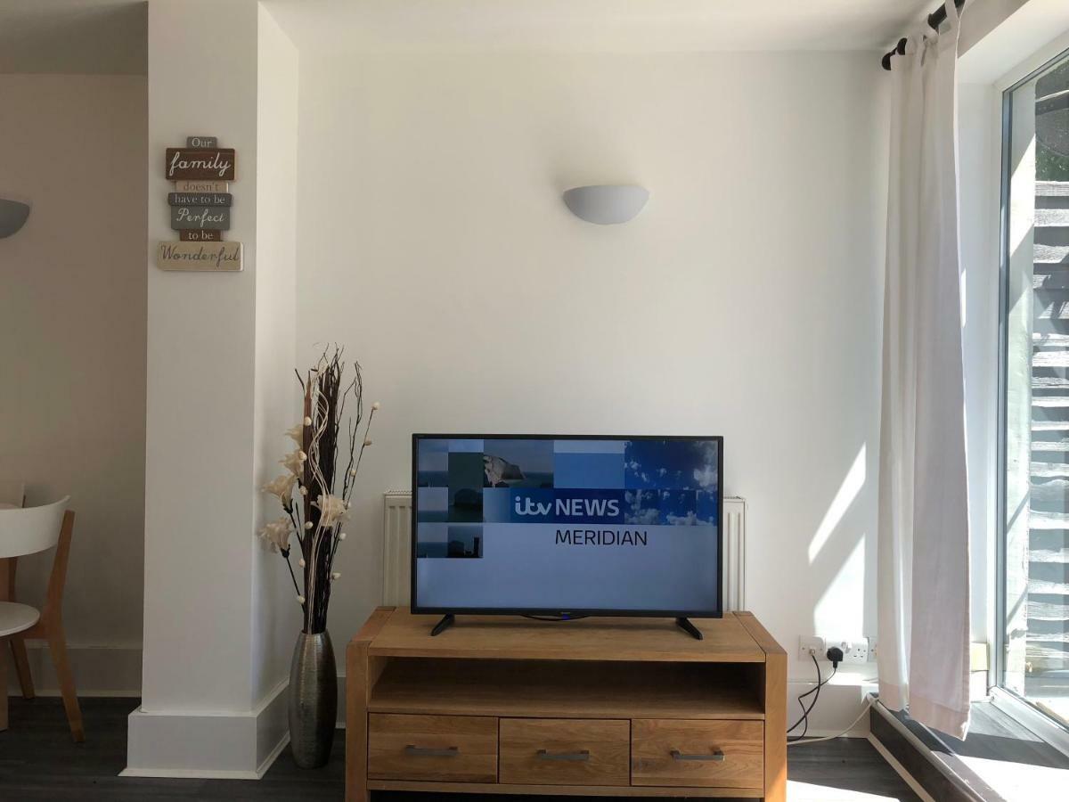 Bournemouth Hot Tub & Sauna Holiday Let Buitenkant foto