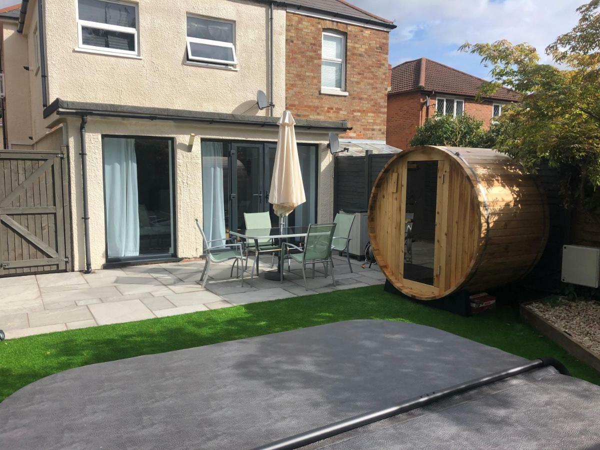 Bournemouth Hot Tub & Sauna Holiday Let Buitenkant foto